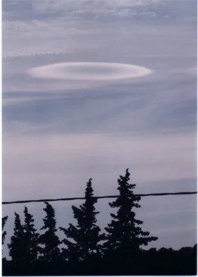 Nube lenticular cerca de Salernes, Francia